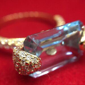 NEVER WORN Stunning 18KT YG Sky Blue Topaz & Diamond Ring.